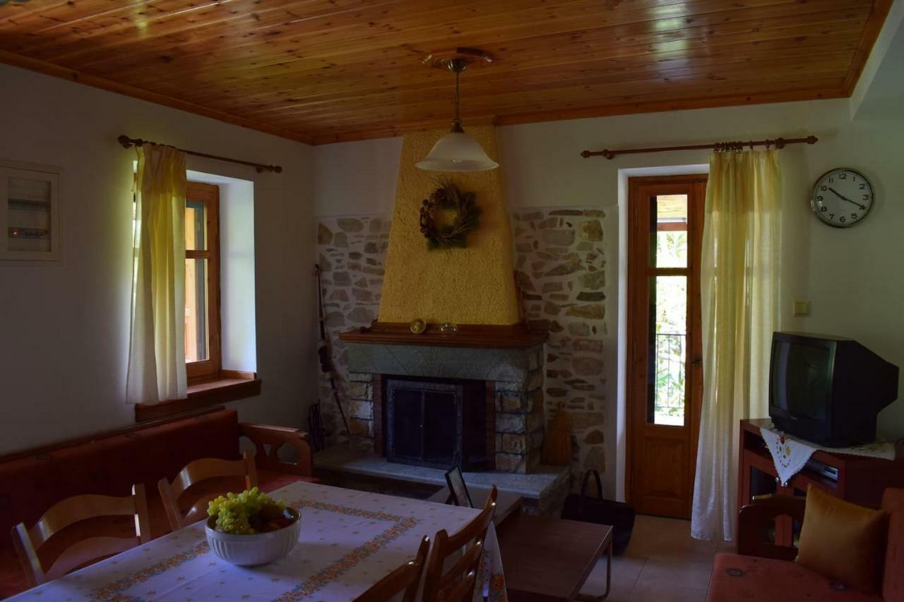 Holiday Home Dionysis Khorevtó Eksteriør bilde